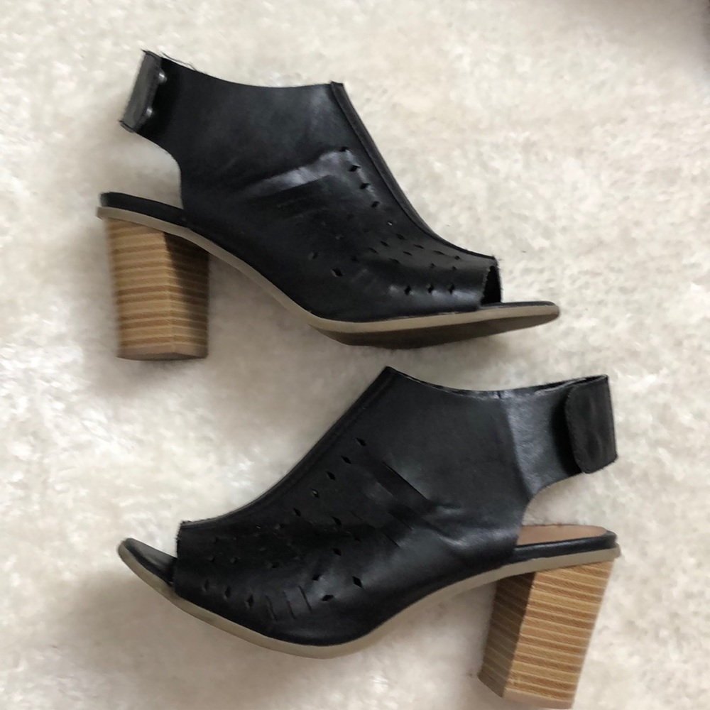 Open-toe ankle heels